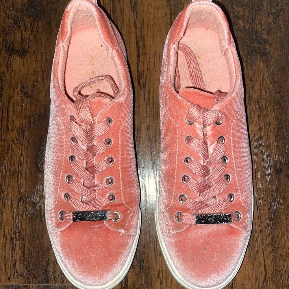 Woman’s Shoes